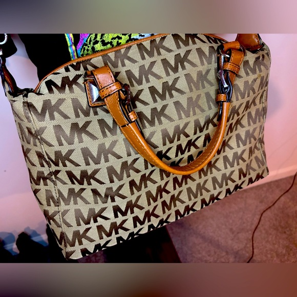 Michael Kors Calista Satchel with Crossbody strap - Picture 1 of 10